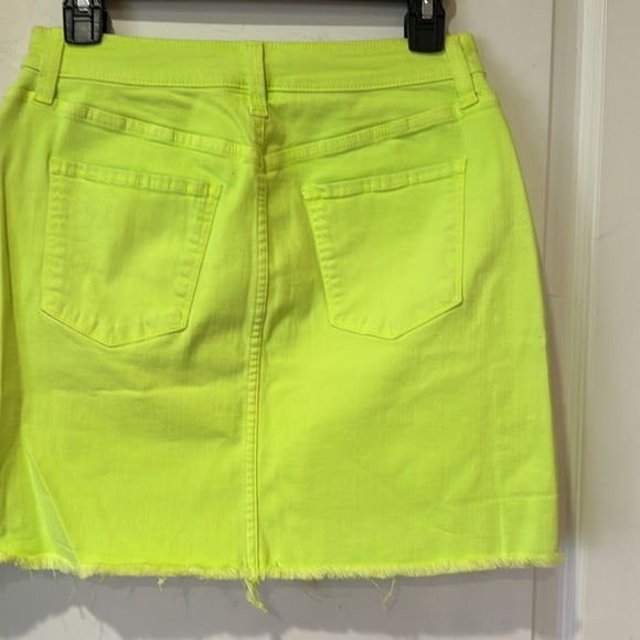 Women’s juniors neon green Arizona Jean skirt size 3 new with tags - Picture 6 of 6